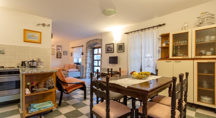 Apartment Old Stone House ロクヴァ・ロゴズニツァ 部屋 写真